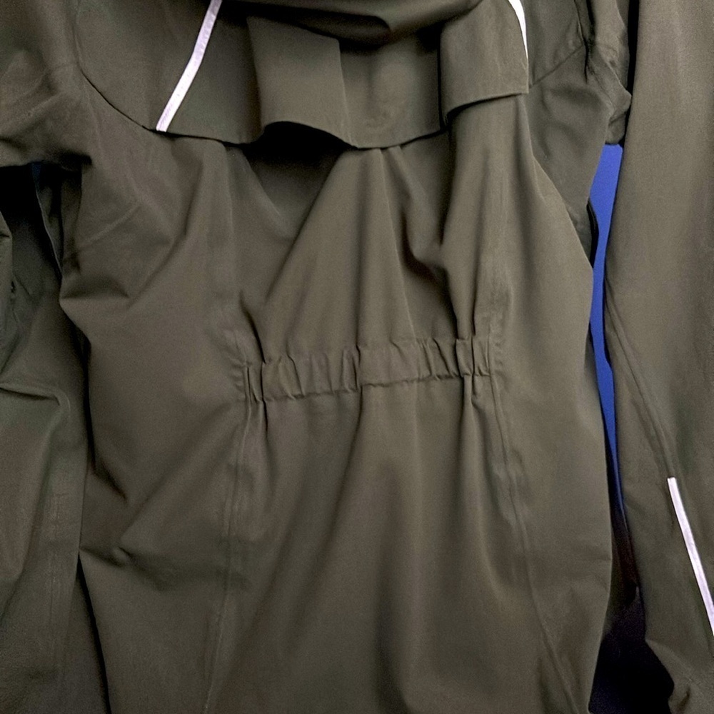 Athleta Waterproof Rain Runner Jacket Forest Green Size Large RN 54023 - Picture 7 of 12